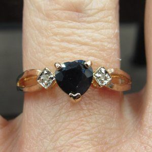 Gold and emerald Heart Ring with Accents